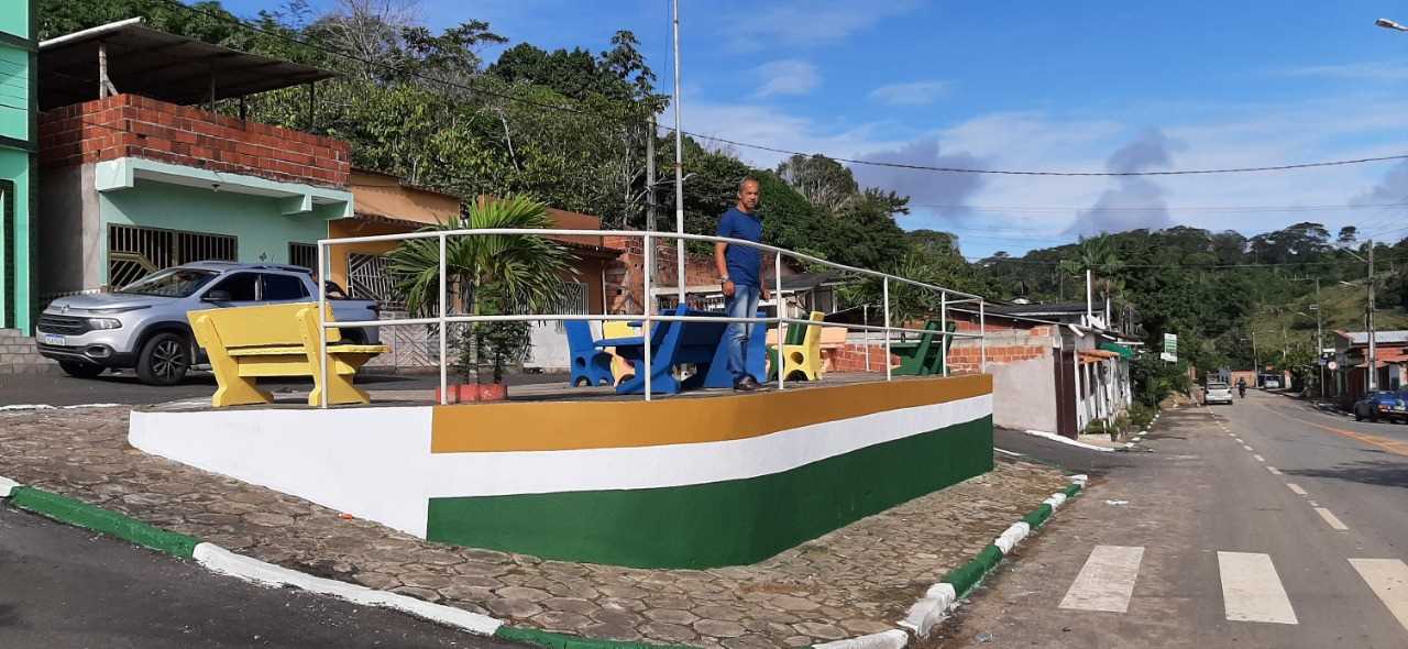 Camacã: Serviço de esgoto, asfalto e revitalização de praças foram entregues em Leoventura oficialmente